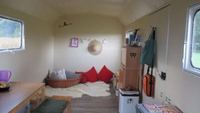 Waldkindergarten_Bauwagen im Oberwald Innenansicht.JPG