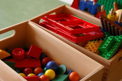 Elzwiesen Kindergarten_ Spielzimmer Kiste mit Bauklötzen-2.JPG